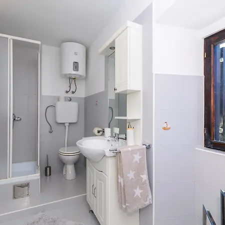 Lina Апартаменты Vrh (Krk)