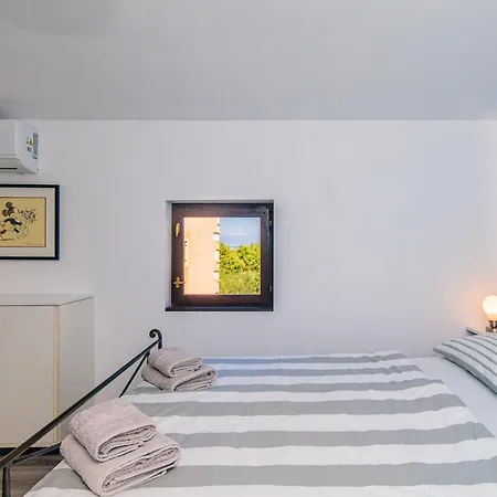 Lina Apartman Vrh