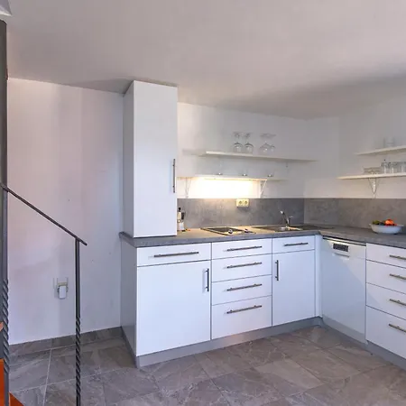 Lina Apartman Vrh