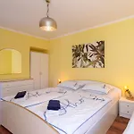 Appartamento Lina Vrh (Krk)